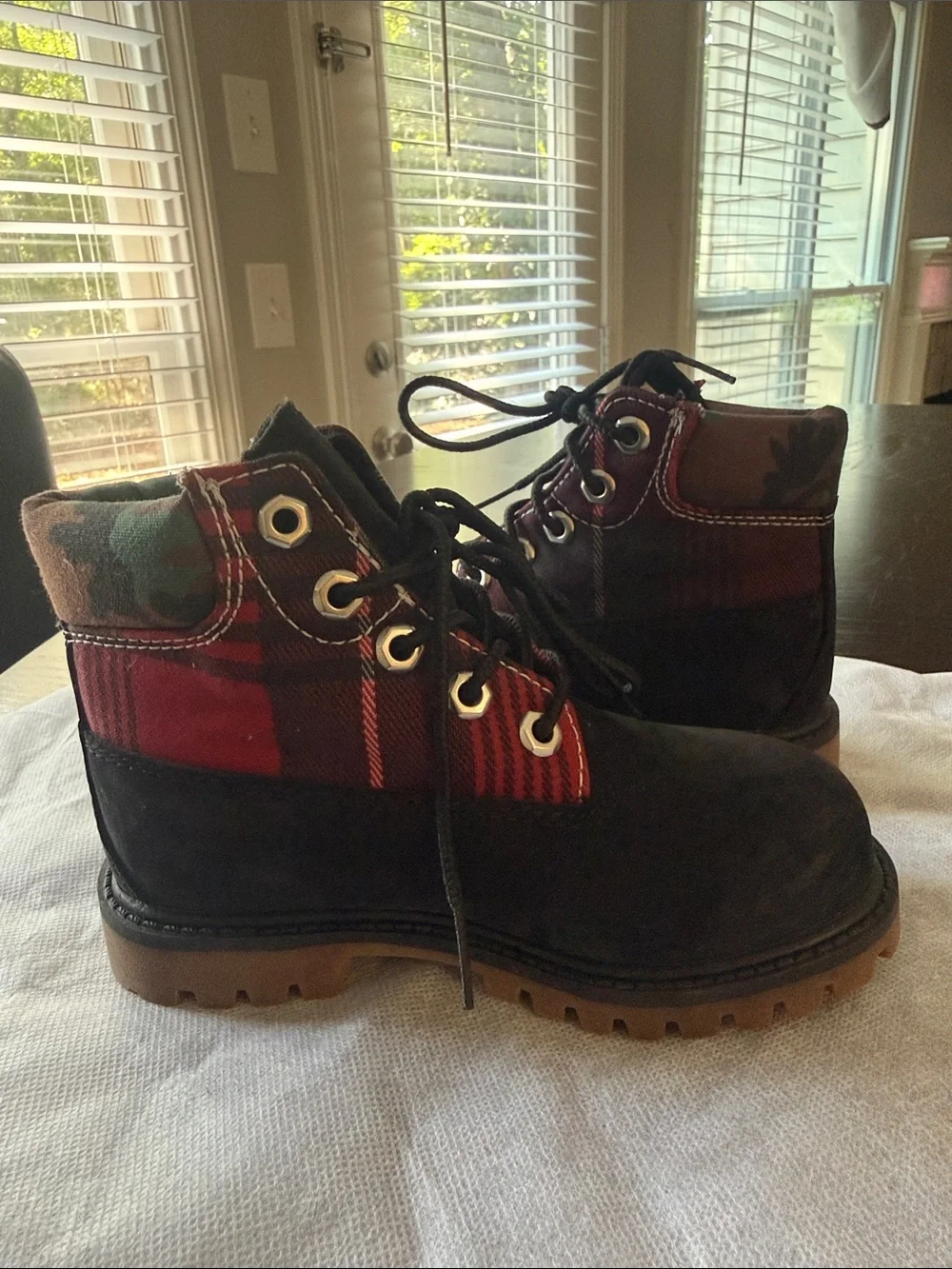 Timberland 6-Inch Heritage WaterProof Kids Camo-Trim Black Ankle Boots